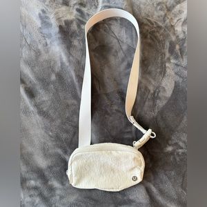 Lululemon Everywhere Belt Bag